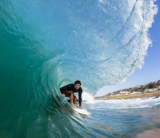 Surfer dans un "tube"